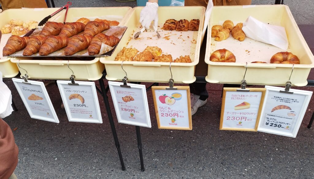 館鼻岸壁朝市　パン