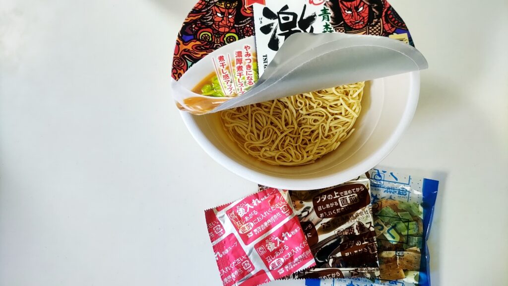 カップ麺「青森 津軽煮干しラーメン激にぼ」